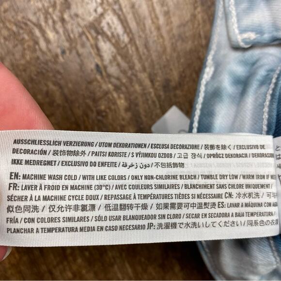 A&F Harper Low Rise Super Skinny Distressed Tie Dye Jean Shorts Size 24 / 00 - Picture 6 of 6